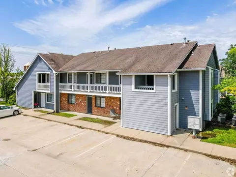 2310 W 26th St, Lawrence, KS 66047