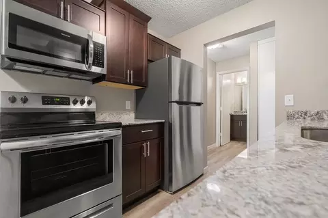 5555 Zealand Ave N, New Hope, MN 55428