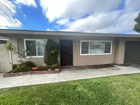221 Avocado St, Costa Mesa, CA 92627