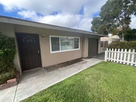 221 Avocado St, Costa Mesa, CA 92627 photo 2