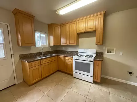 221 Avocado St, Costa Mesa, CA 92627 photo 5