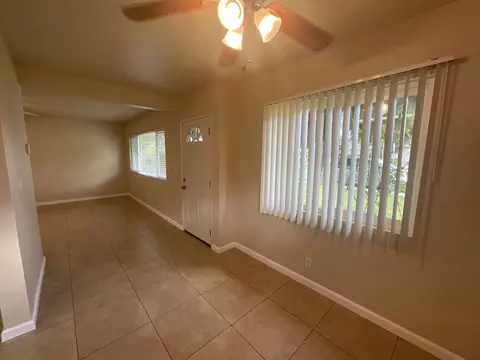 221 Avocado St, Costa Mesa, CA 92627 photo 11