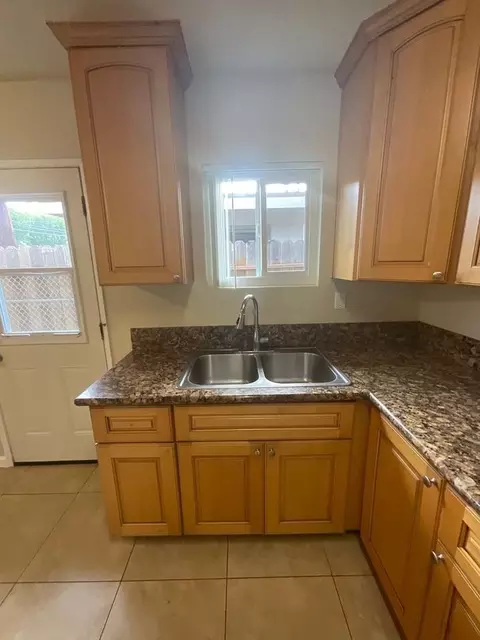 221 Avocado St, Costa Mesa, CA 92627 photo 8