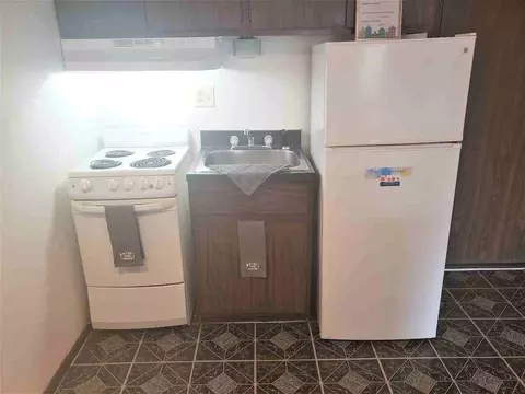 W Crestwood Dr, Peoria, IL 61614