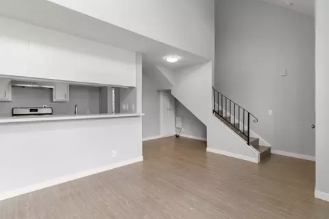 533 E 11th St, Long Beach, CA 90813