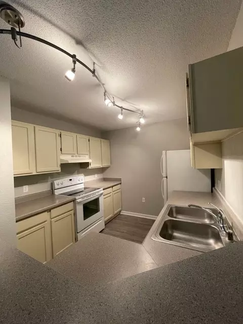 10051 W Lisbon Ave, Wauwatosa, WI 53222
