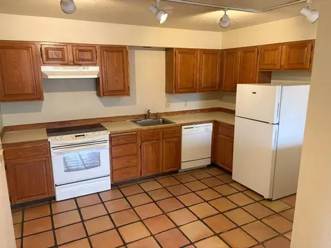 5042 S Corbett Ave, Portland, OR 97239