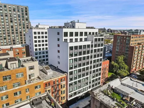 215 E 124th St, New York, NY 10035
