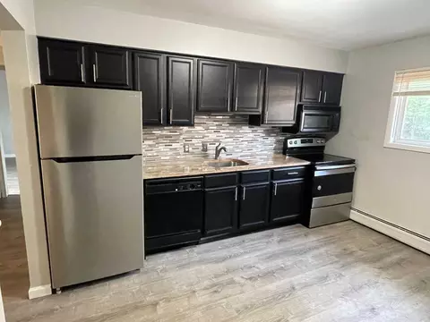 649 W Maple Rd, Clawson, MI 48017