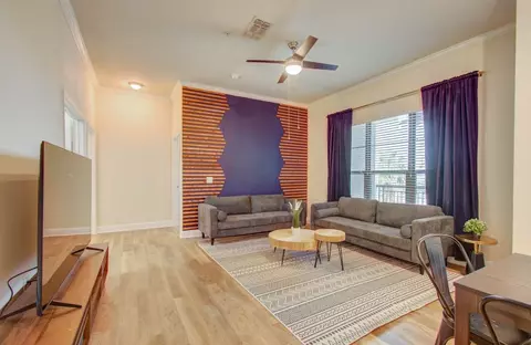 Braeswood Sq, Houston, TX 77096