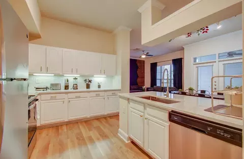 Braeswood Sq, Houston, TX 77096 photo 13