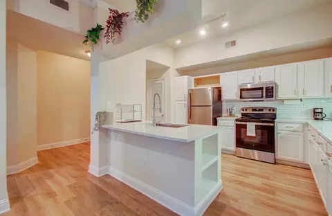 Braeswood Sq, Houston, TX 77096 photo 10
