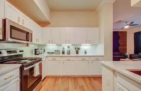 Braeswood Sq, Houston, TX 77096 photo 12