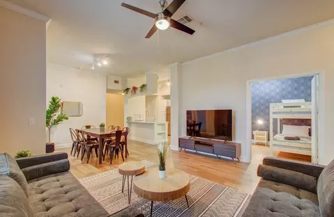 Braeswood Sq, Houston, TX 77096 photo 7