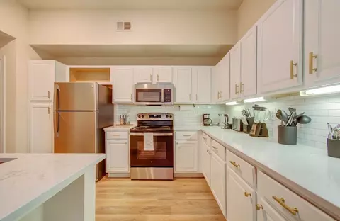 Braeswood Sq, Houston, TX 77096 photo 11