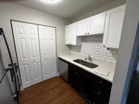 500 W Main St, Jamestown, NC 27282