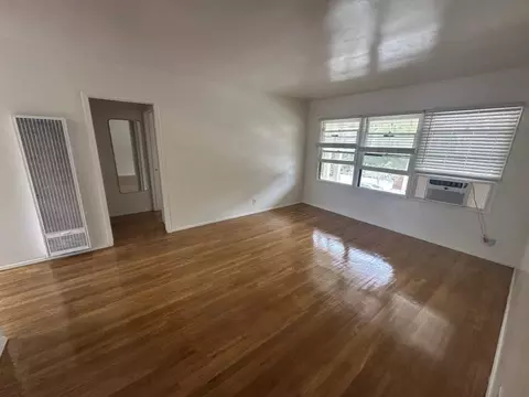 2421 Silver Lake Blvd, Los Angeles, CA 90039