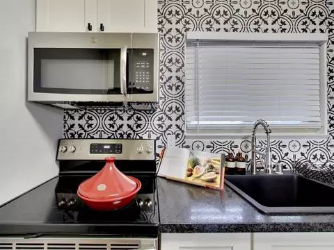 281 Macarthur Blvd, Oakland, CA 94610