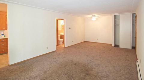 1760 N Fernwood St, Roseville, MN 55113