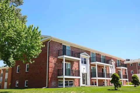 2323 Village Ct, Omaha, NE 68144