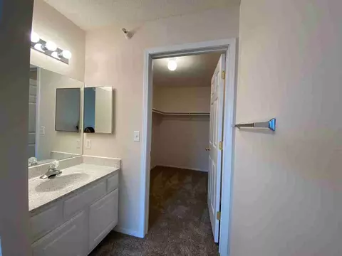 6003 S Cliff Ave, Sioux Falls, SD 57108