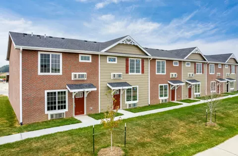 1191 W 16th St, Pella, IA 50219