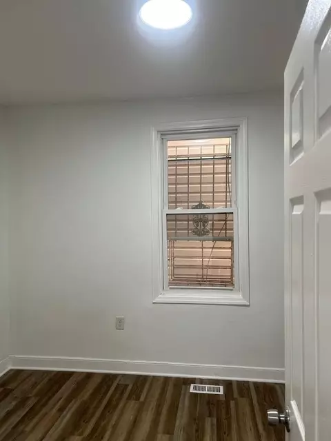 52 2nd St, Newark, NJ 07107