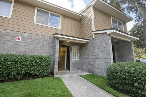 2411 SW 35th Pl, Gainesville, FL 32608 photo 2