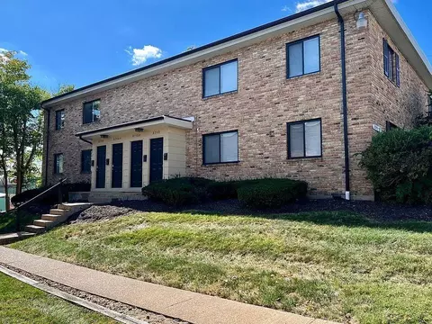 Brentshire Walk, Brentwood, MO 63144