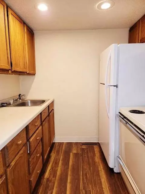 900 E 5th St, Blue Earth, MN 56013