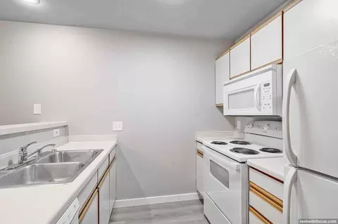 1418 Wayridge Dr, Madison, WI 53704