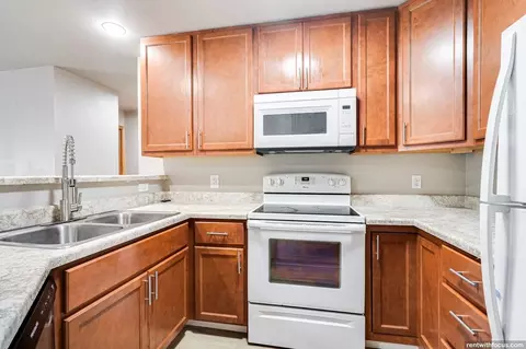 1418 Wayridge Dr, Madison, WI 53704