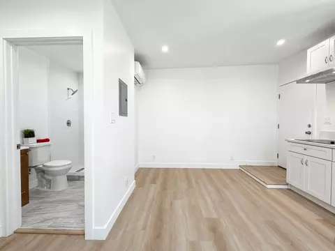 1001 E 5th St, Long Beach, CA 90802 photo 2