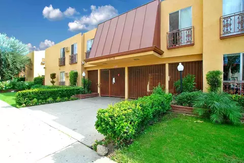 21804 Roscoe Blvd, Los Angeles, CA 91304