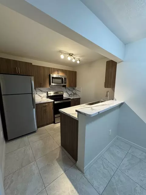 7961 Gladiolus Dr, Fort Myers, FL 33908