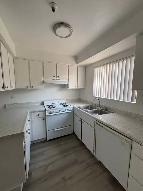 12909 Cordary Ave, Hawthorne, CA 90250