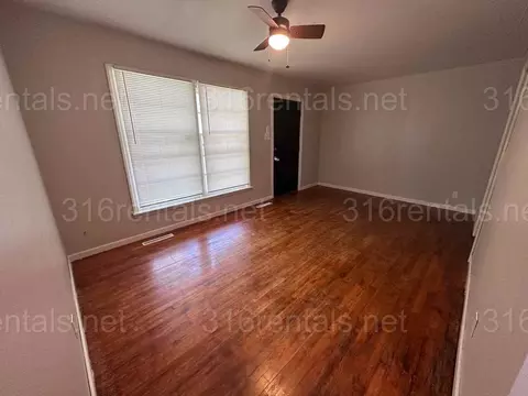 1514 N Park Ln, Augusta, KS 67010