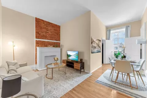 141 E 33rd St, New York, NY 10016
