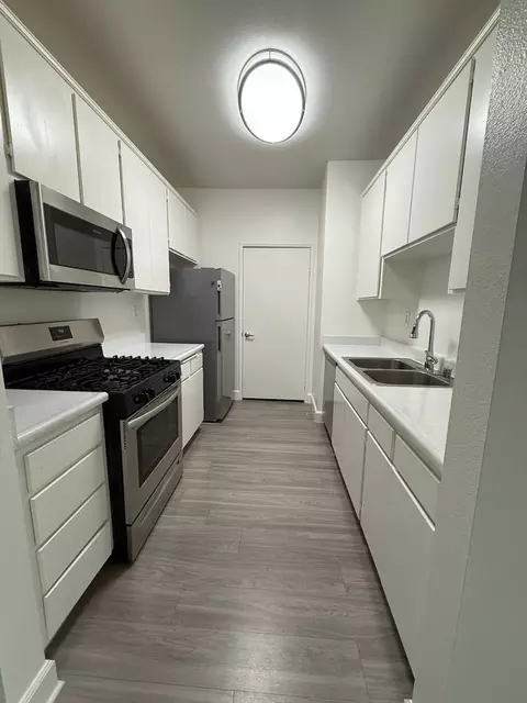 9850 Zelzah Ave, Los Angeles, CA 91325