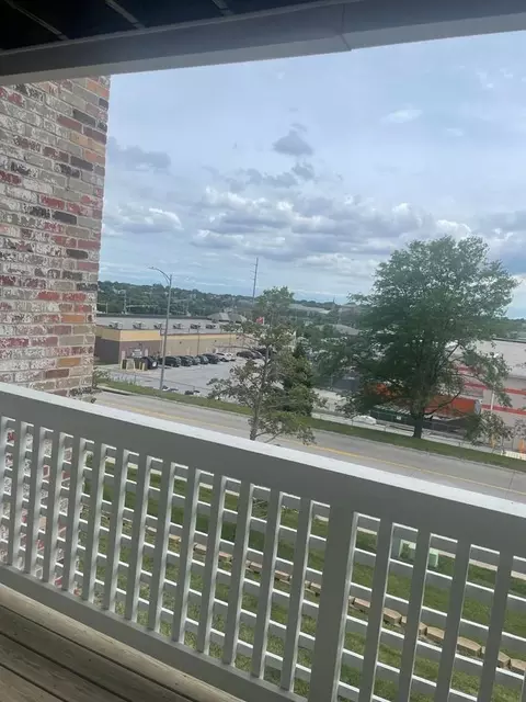 Hillsborough Dr, Omaha, NE 68164