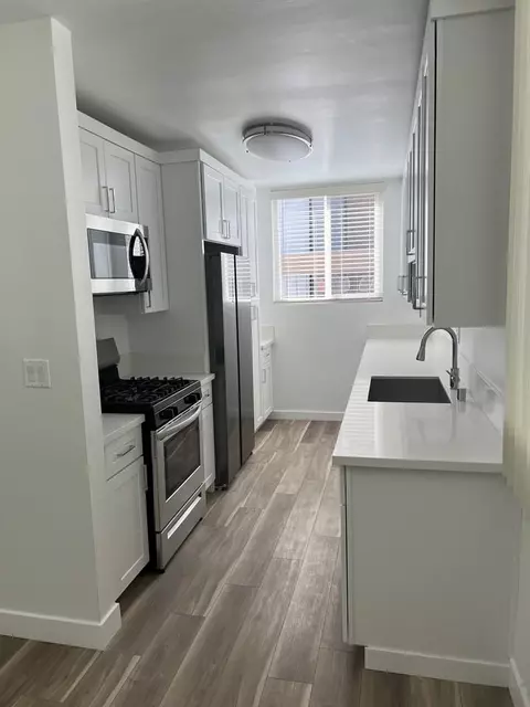 11600 Montana Ave, Los Angeles, CA 90049