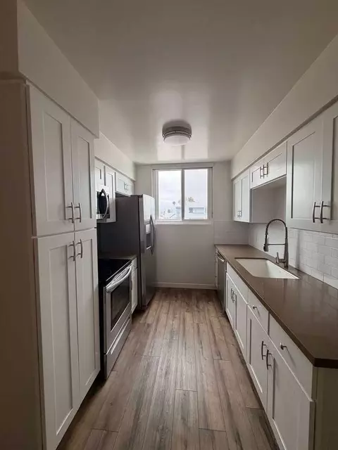 99 63rd Pl, Long Beach, CA 90803 photo 2