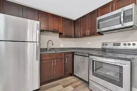 313 Hickory St, Mundelein, IL 60060