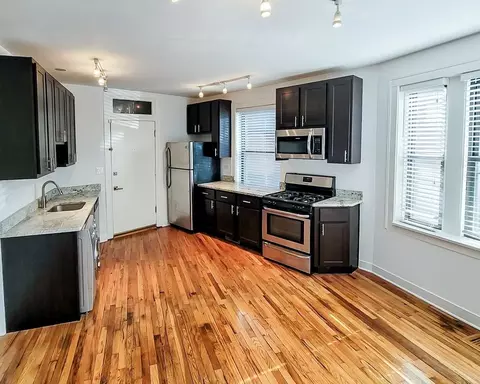 2229 W Wilson Ave, Chicago, IL 60625