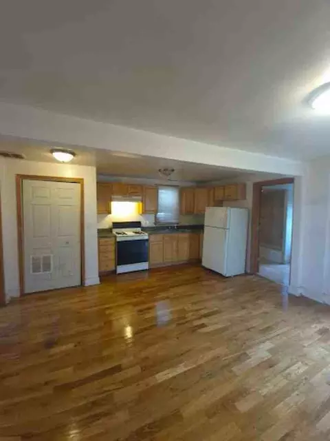 4152 W Lake St, Chicago, IL 60624