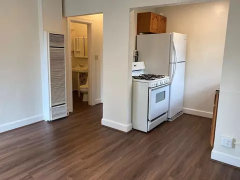 926 N 104th St, Seattle, WA 98133