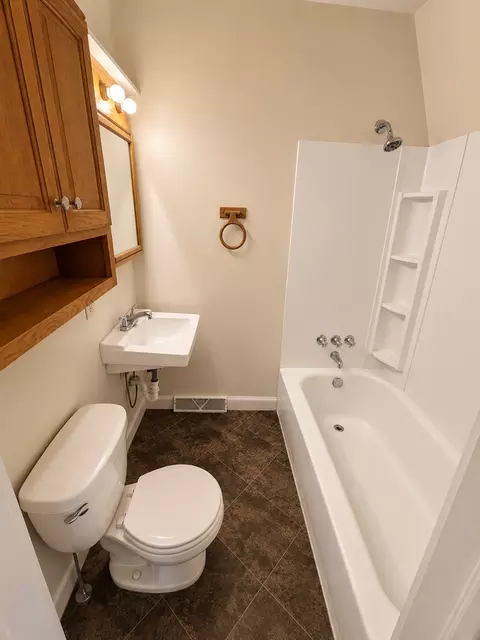 902 Mulberry St, Waterloo, IA 50703