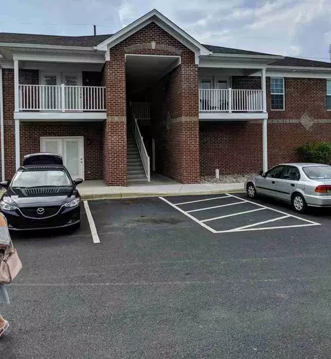 5600 Chariot Run Dr, Louisville, KY 40272