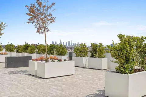 4864 Melrose Ave, Los Angeles, CA 90029