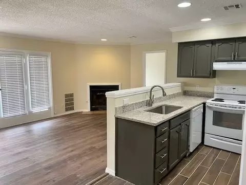 2436 E 10th St, Tulsa, OK 74104